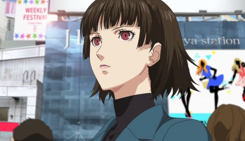 A woman is standing in front of a crowd of people.