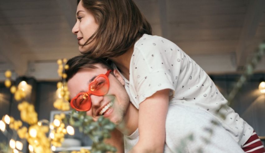 A man and a woman holding each other on their shoulders.